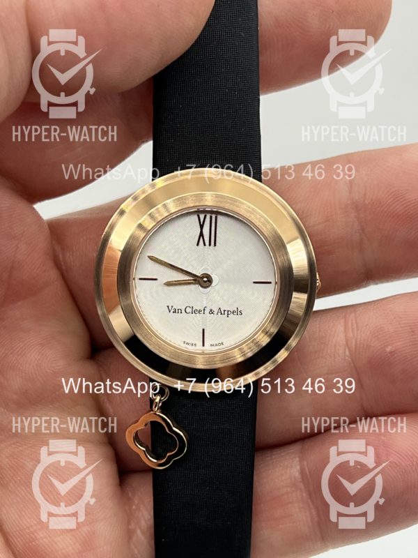 Товар Van Cleef & Arpels Alhambra Charms Mini VCARO4HU00 Фото 2 - Van Cleef & Arpels Alhambra Charms Mini VCARO4HU00