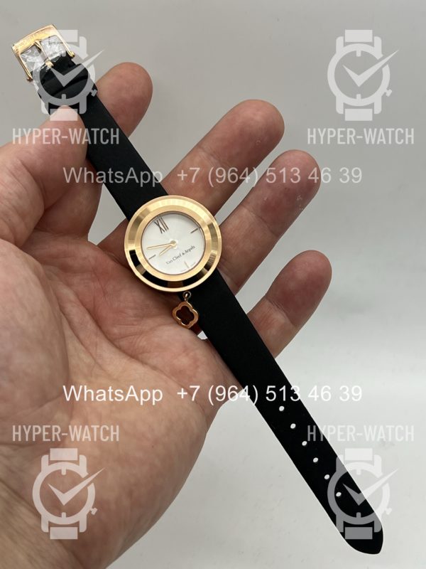 Товар Van Cleef & Arpels Alhambra Charms Mini VCARO4HU00 Фото 4 - Van Cleef & Arpels Alhambra Charms Mini VCARO4HU00
