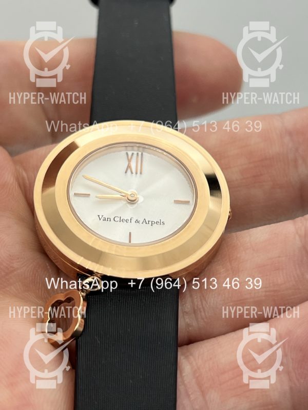 Товар Van Cleef & Arpels Alhambra Charms Mini VCARO4HU00 Фото 6 - Van Cleef & Arpels Alhambra Charms Mini VCARO4HU00
