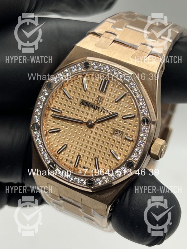 Фото 3 - Audemars Piguet Royal Oak 33mm 67651OR.ZZ.1261OR.03